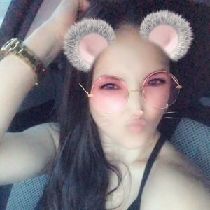 Meet your Posher, Dayana